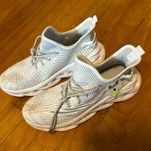 Men’s size 8 athletic shoes NWT
